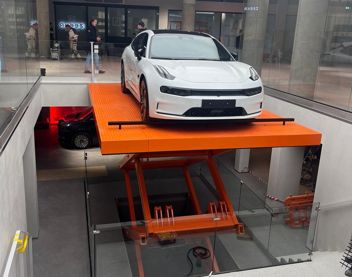Autolift ZEEKR