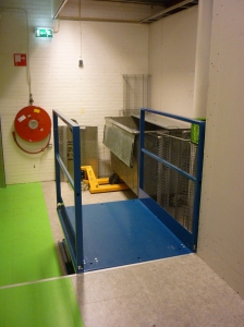 Laag profiel schaarheftafel voor Blokker